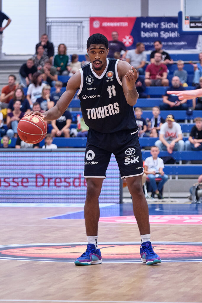William Christmas dirigiert die Offensive