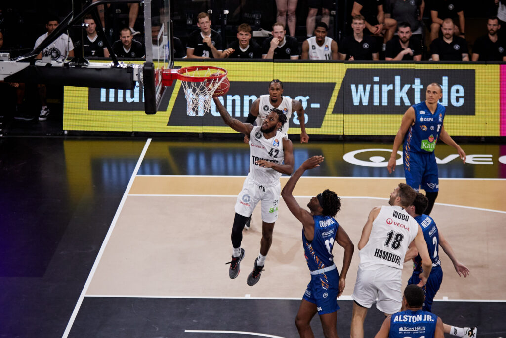 Aljami Durham bei Korbleger