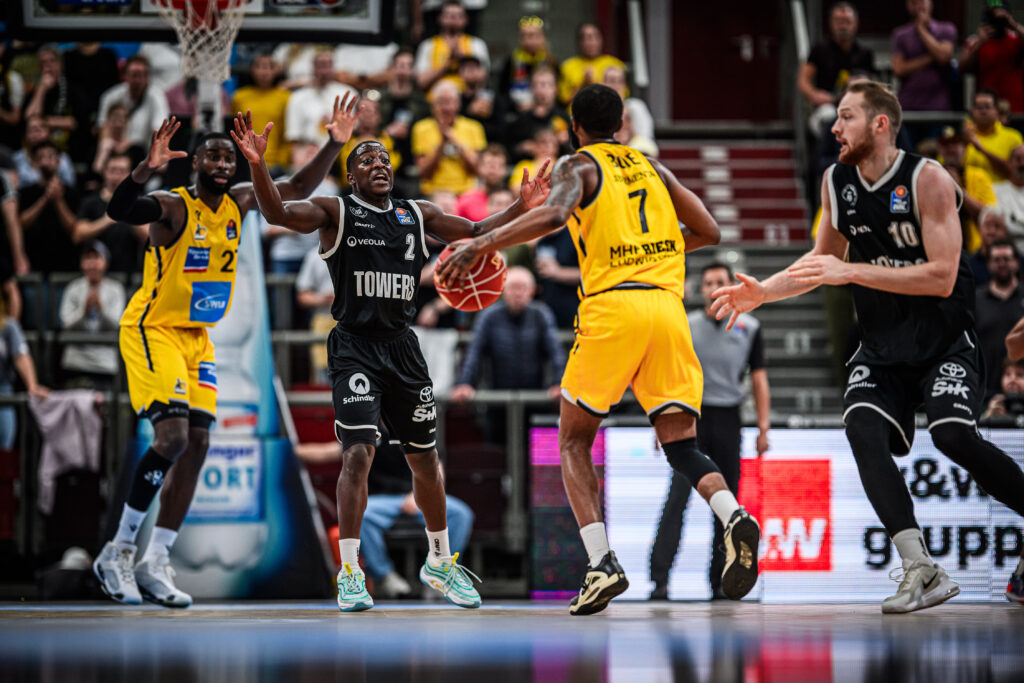 Terrell Gomez während Defensive in Ludwigsburg