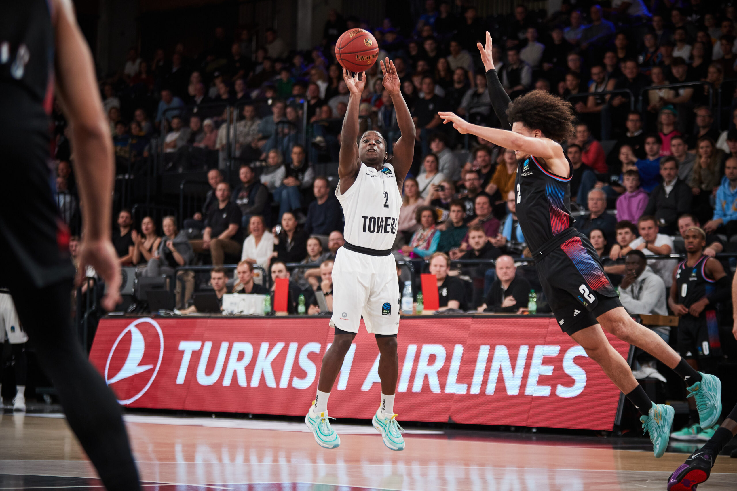 Terrell Gomez beim Dreier gegen Paris