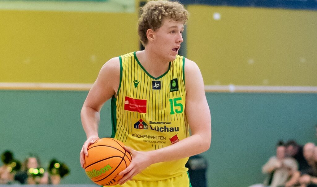 Mika Tangermann im Trikot des SC Rist Wedel