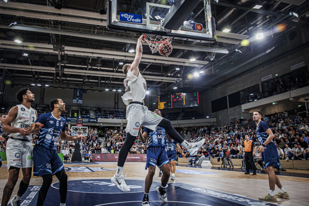 Aleksander Dziewa Dunk in Heidelberg