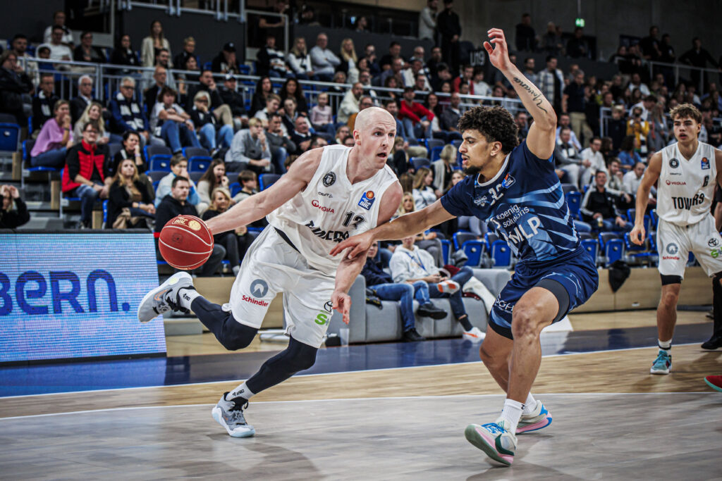 Seth Hinrichs Dribbling in Heidelberg