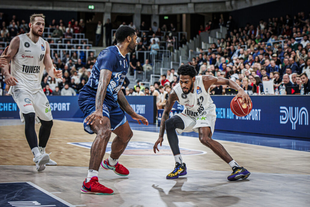 Aljami Durham Dribbling in Heidelberg