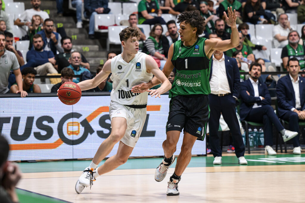 Niklas Krause im Duell in Badalona