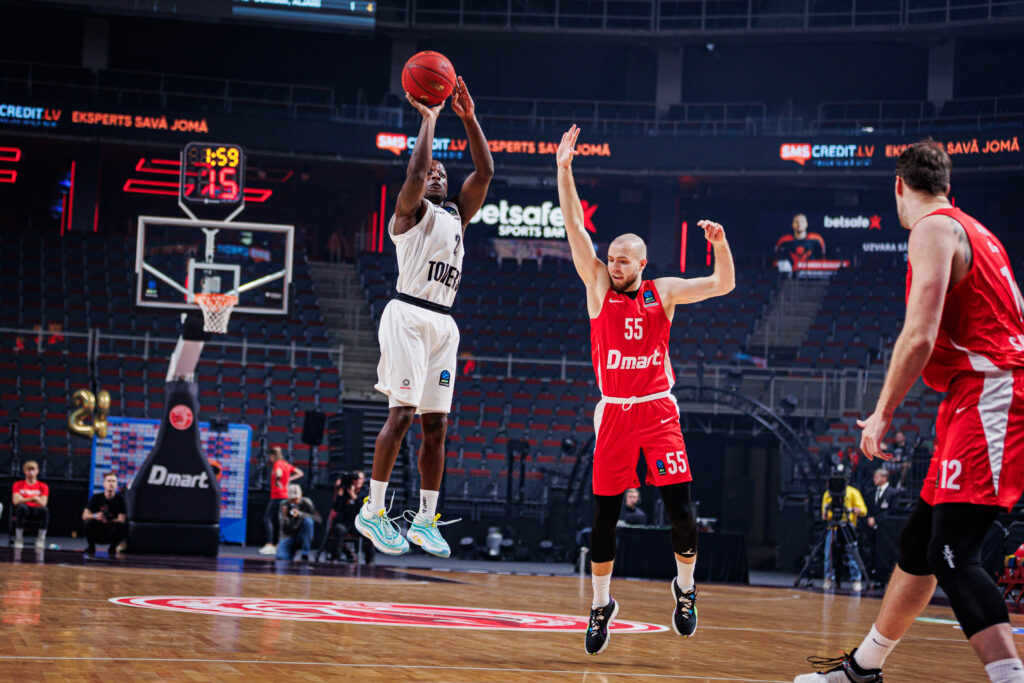 Terrell Gomez beim Dreier bei Prometey Slobozhanske