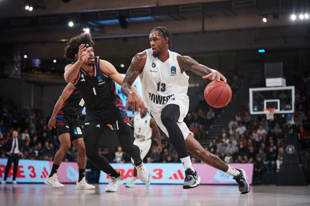 Dribbling Vincent King