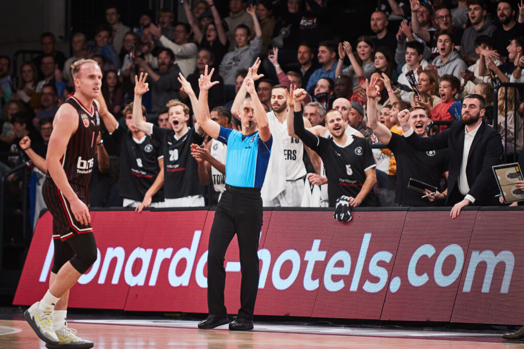 Towers Bank Jubel gegen Bamberg