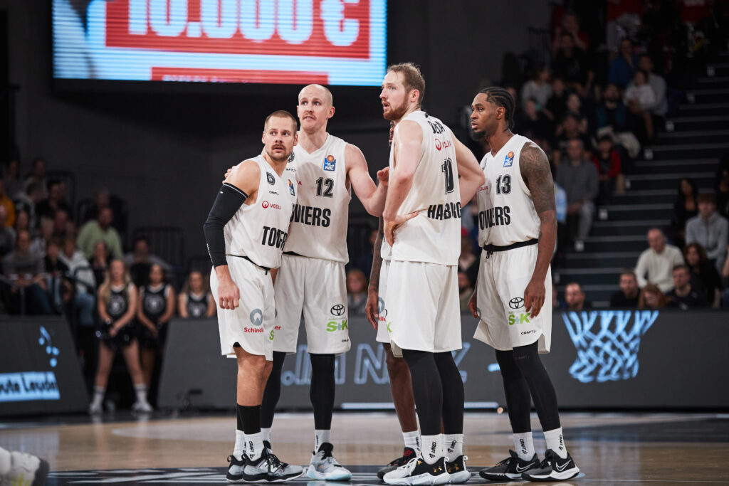 Huddle Veolia Towers gegen Bamberg