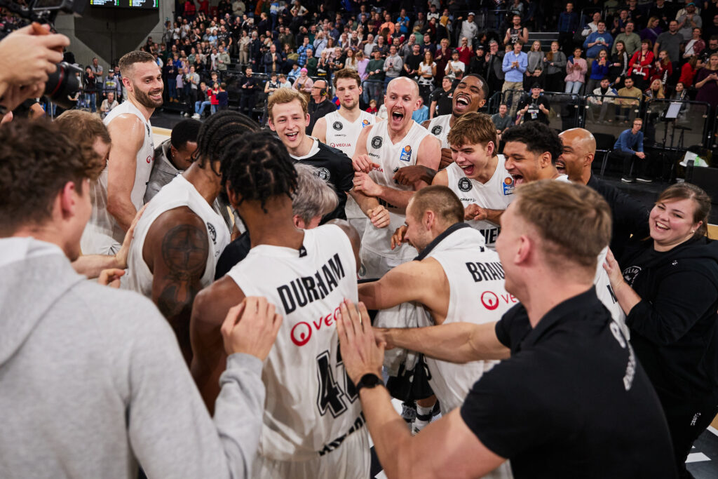 Team Jubel gegen Bamberg