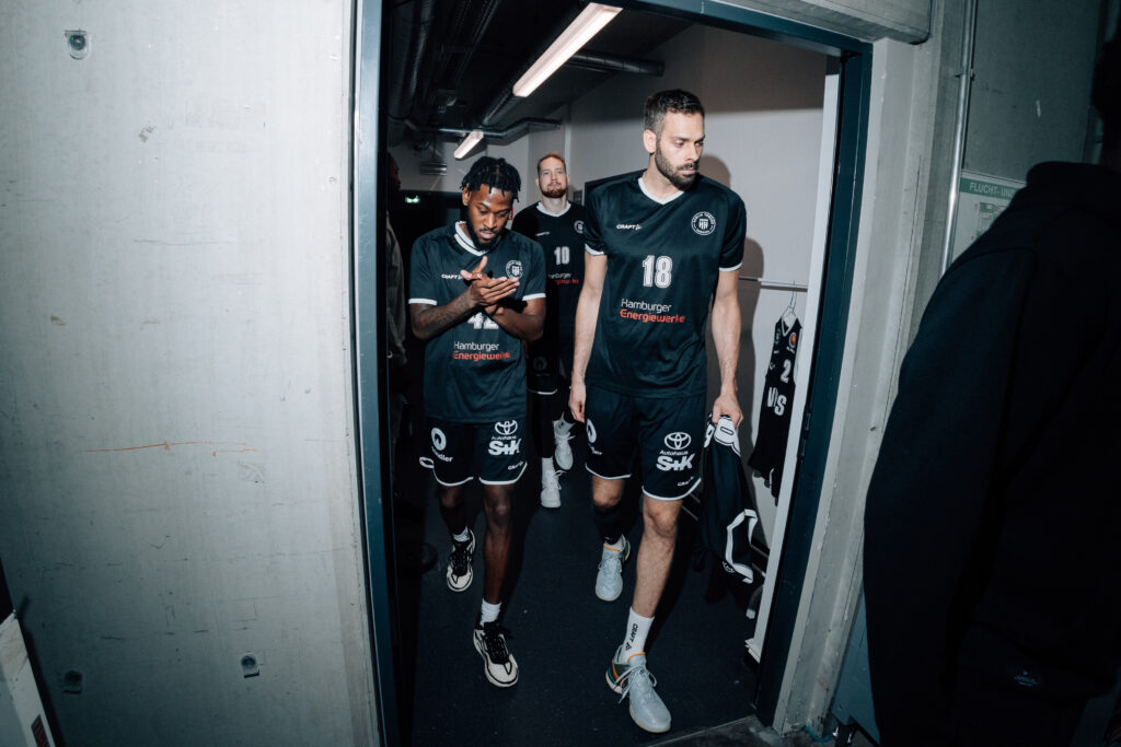 Gang aus der Kabine Aljami Durham, Jonas Wohlfart-Bottermann, Aleksander Dziewa