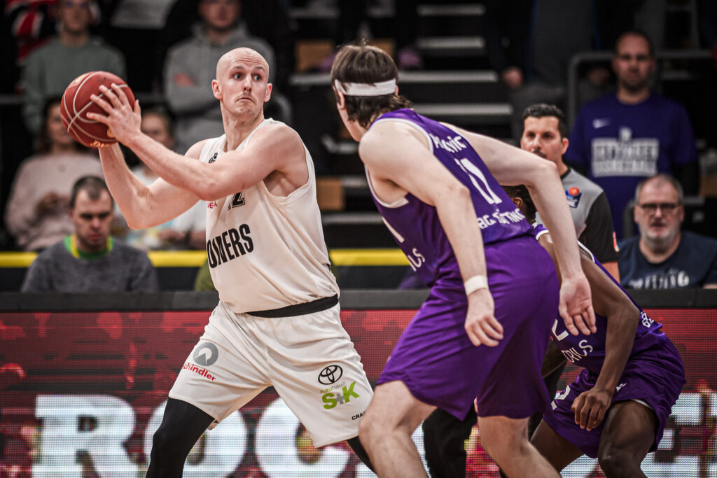 Seth Hinrichs sucht Anspiel in Göttingen