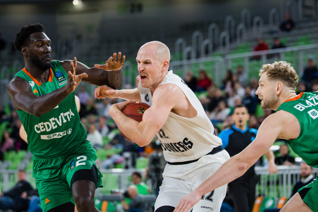 Seth Hinrichs wühlt sich durch in Ljubljana