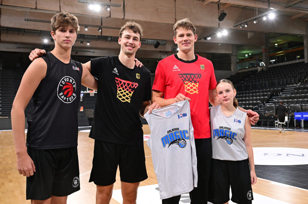 Franz Wagner, Moritz Wagner mit Jr. NBA Kids