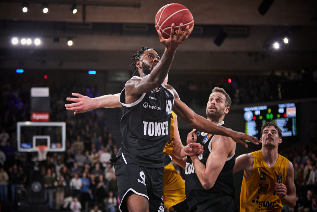 Layup Aljami Durham gegen Tübingen