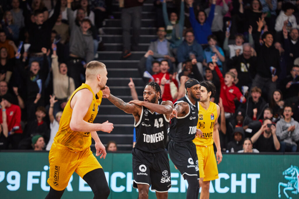 Jubelgeste AljamI Durham gegen Tübingen