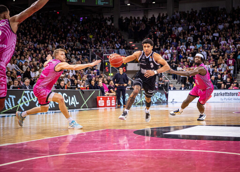 Drive Mark Hughes in Bonn