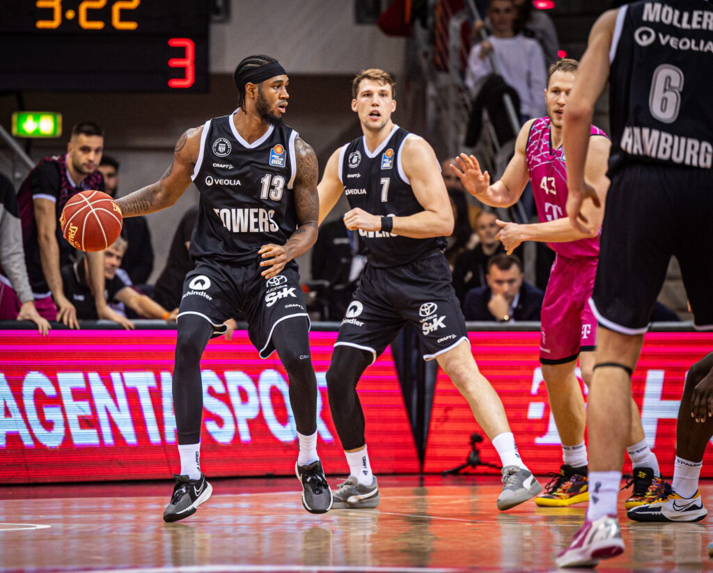 Dribbling VJ King in Bonn