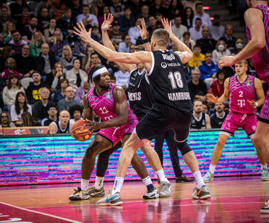 Lukas Meisner und Jonas Wohlfarth-Bottermann Defensive in Bonn