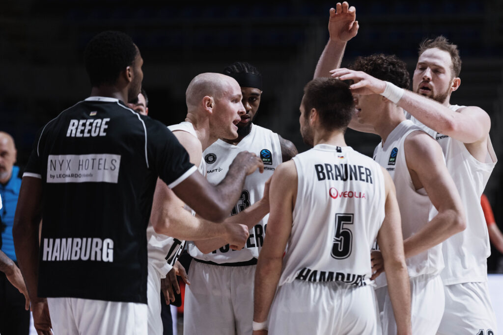 Teambesprechung gegen Tel Aviv in Belgrad