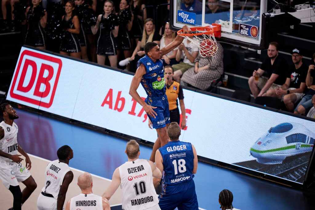 Dunk Rostock Derrick Alston Jr.