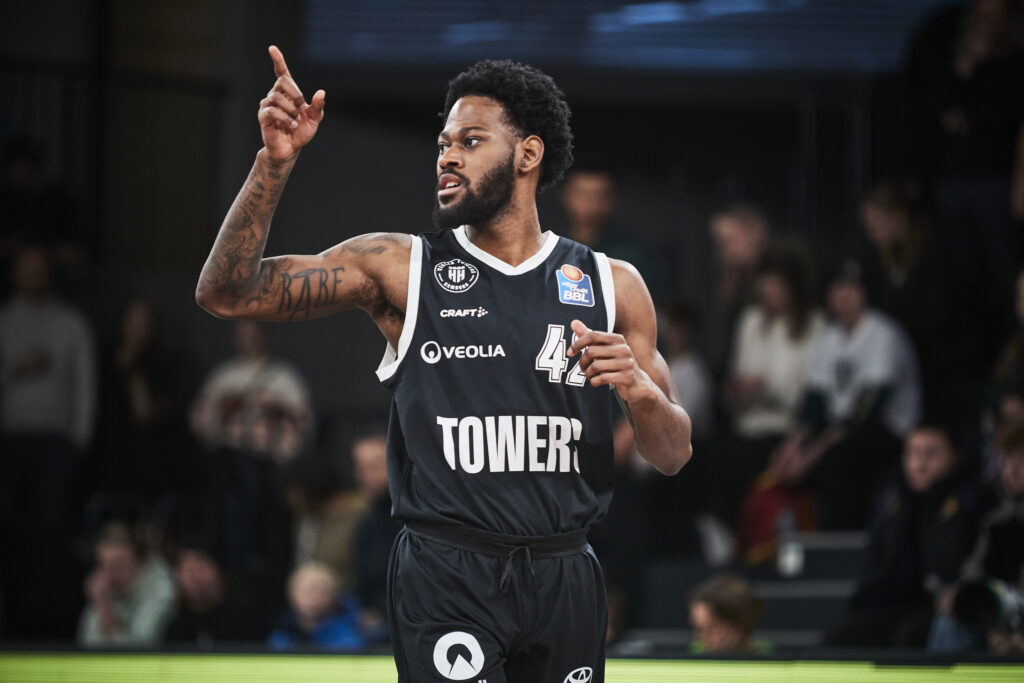 Aljami Durham gegen Braunschweig
