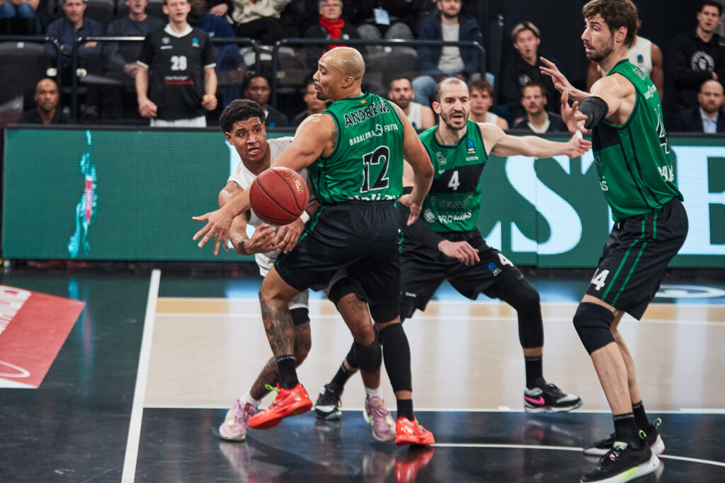 Durchstecker Mark Hughes gegen Badalona