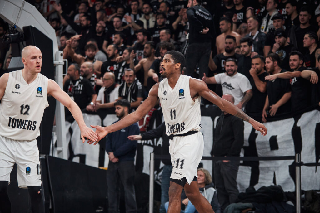 High Five Will Christmas gegen Besiktas