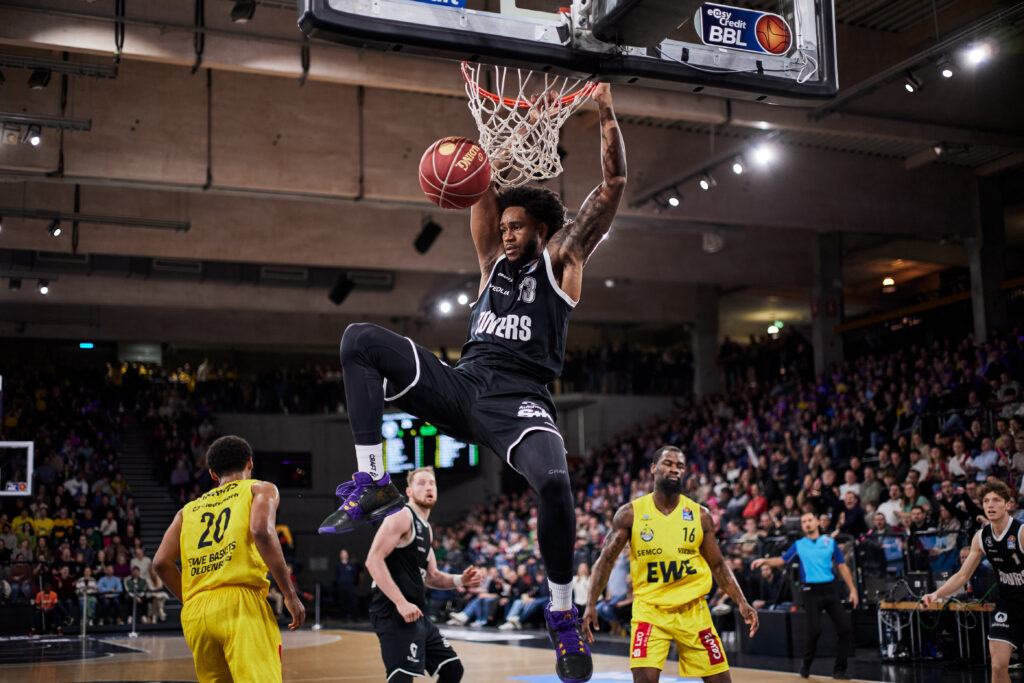 Dunk VJ King gegen Oldenburg