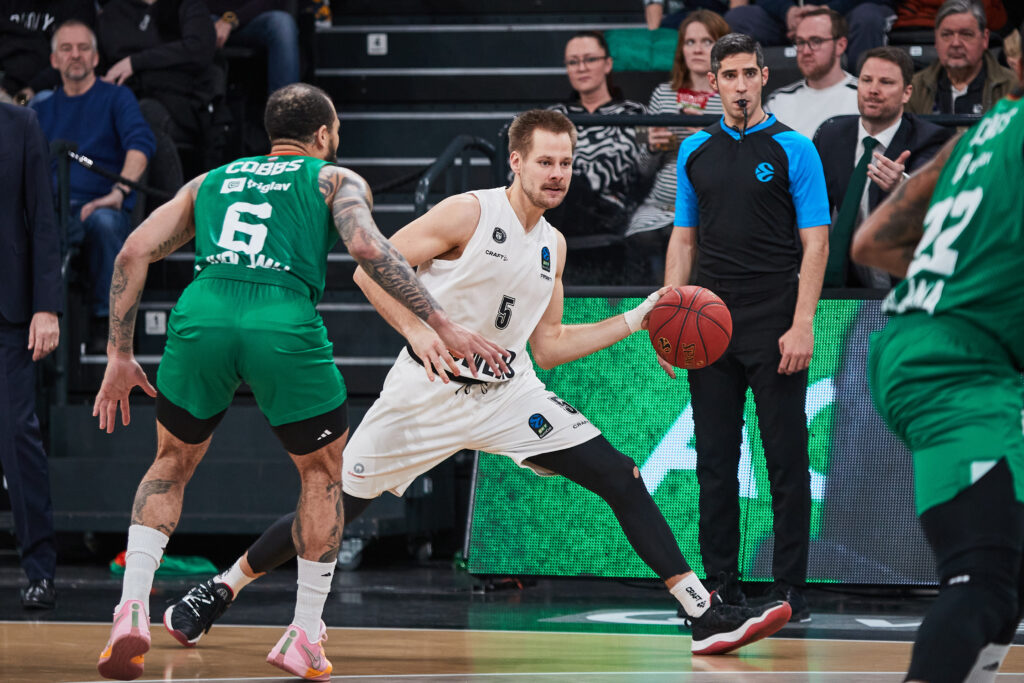Nico Brauner am Ball gegen Ljubljana