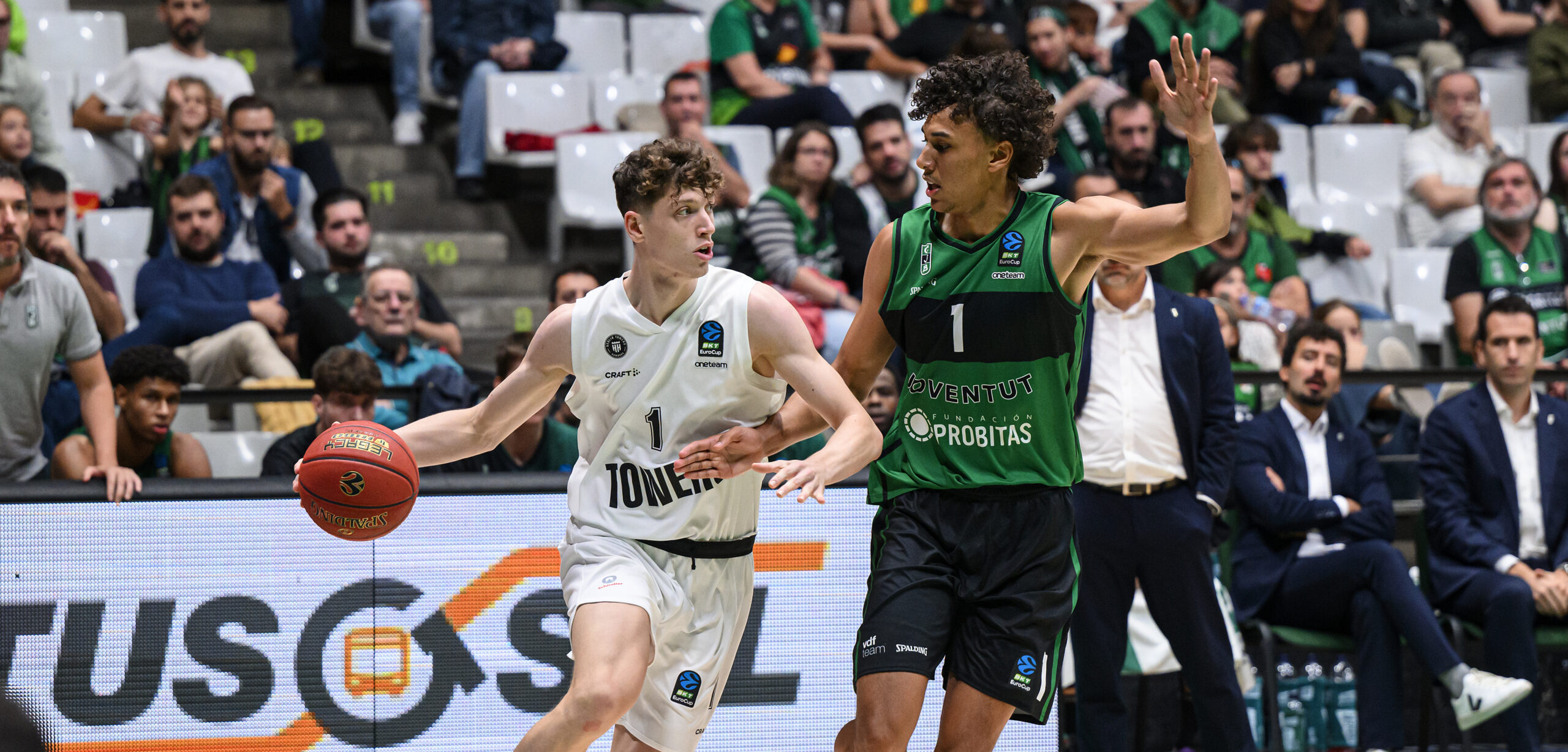 Niklas Krause Dribbling in Badalona