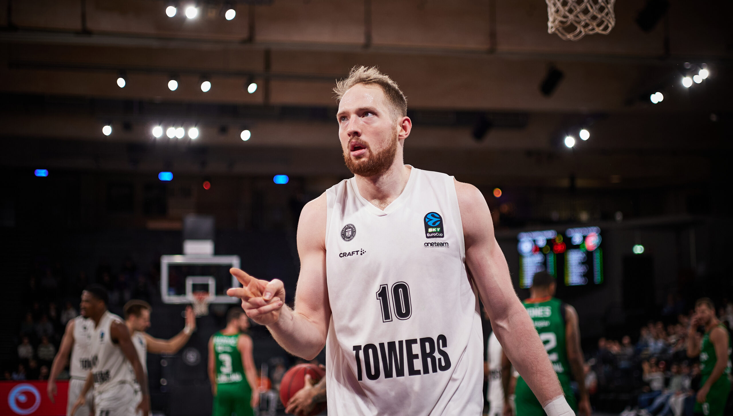 Jubel Aleksander Dziewa gegen Ljubljana