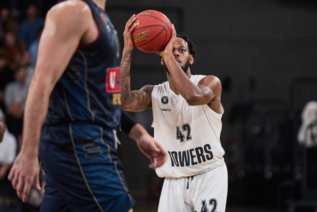 Wurf Aljami Durham gegen Venedig