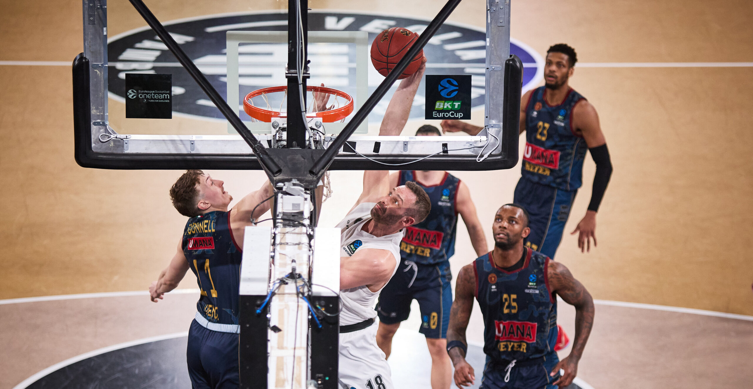 Dunk Jonas Wohlfarth-Bottermann gegen Venedig