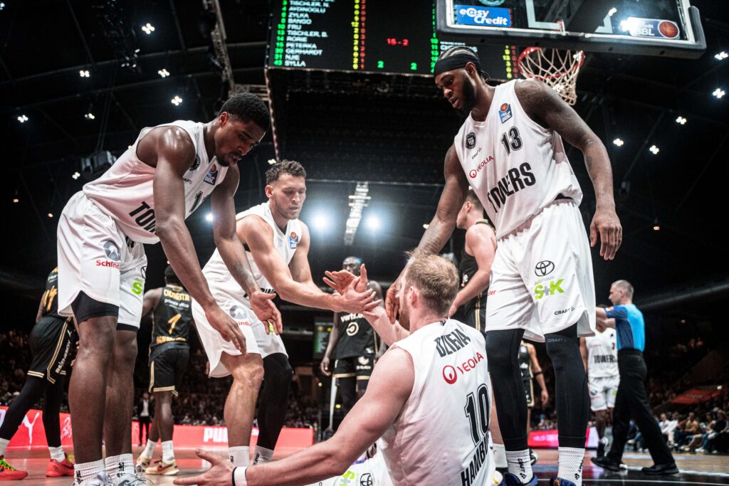 Team hilft Aleksander Dziewa in Braunschweig