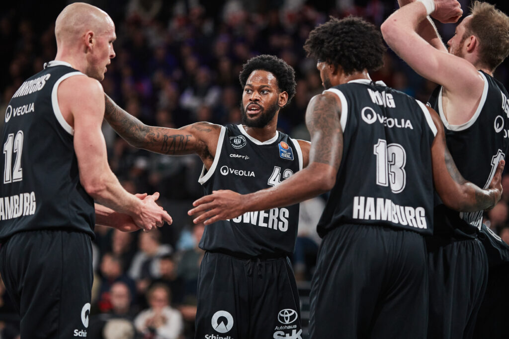 Huddle Zusammenhalt Team gegen Braunschweig