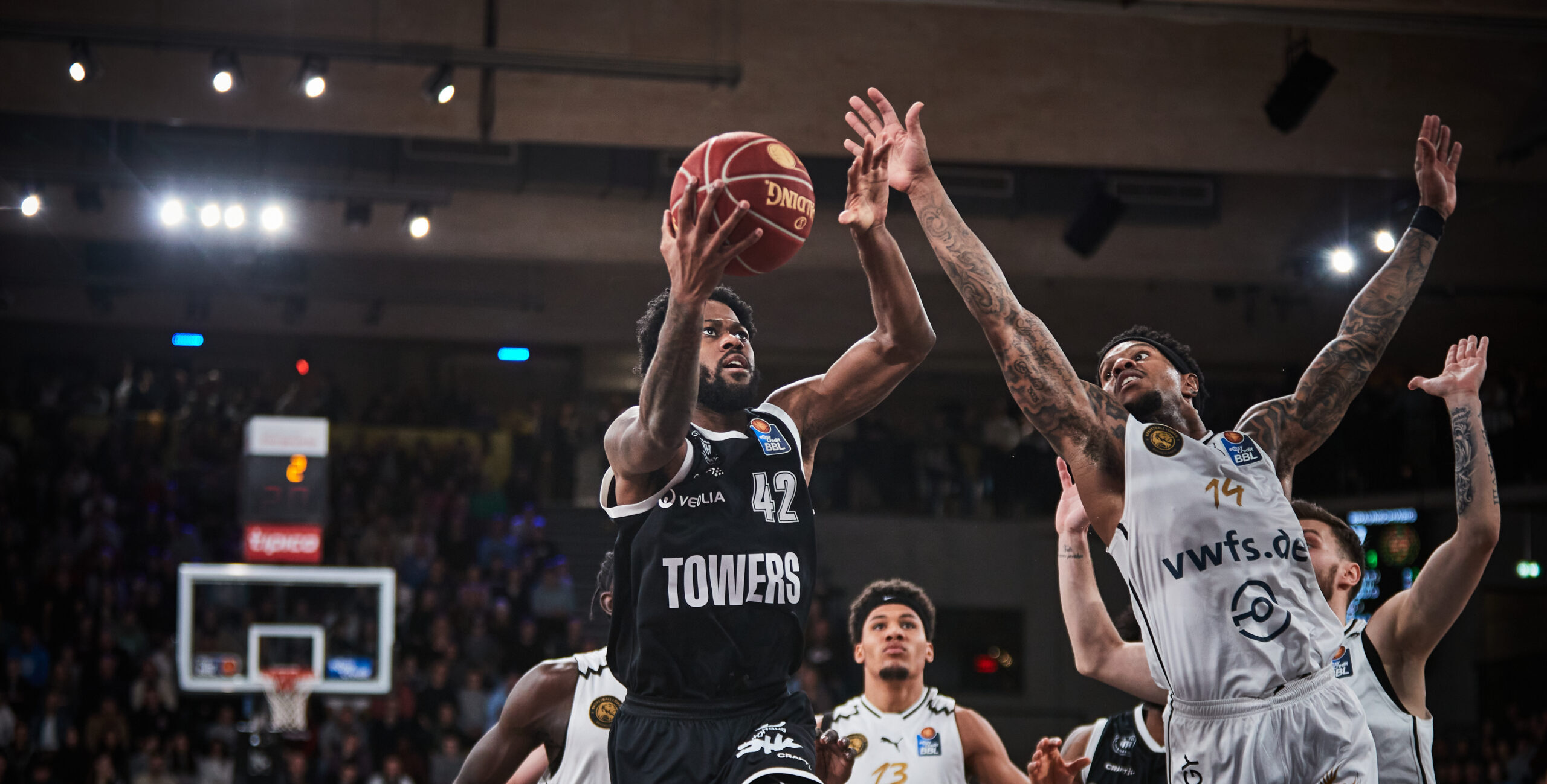 Aljami Durham Zug zum Korb gegen Braunschweig