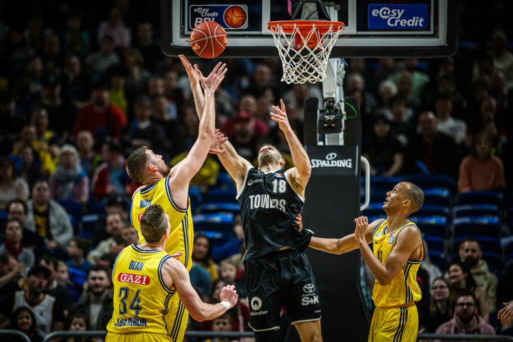 Jonas Wohlfarth-Bottermann beim Rebound in Berlin