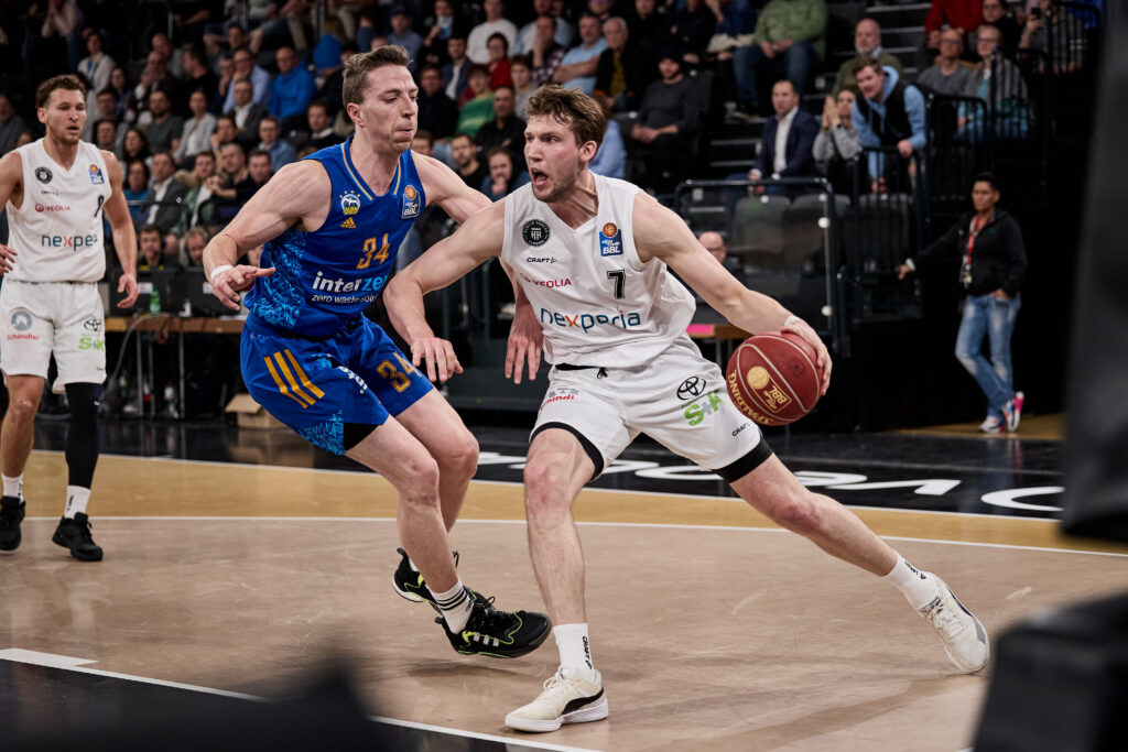 Zug zum Korb Lukas Meisner gegen Berlin