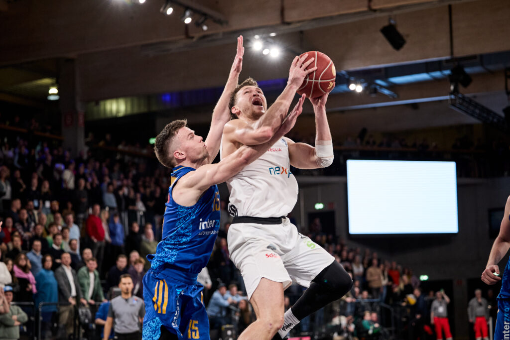 Brae Ivey gefoult gegen Berlin