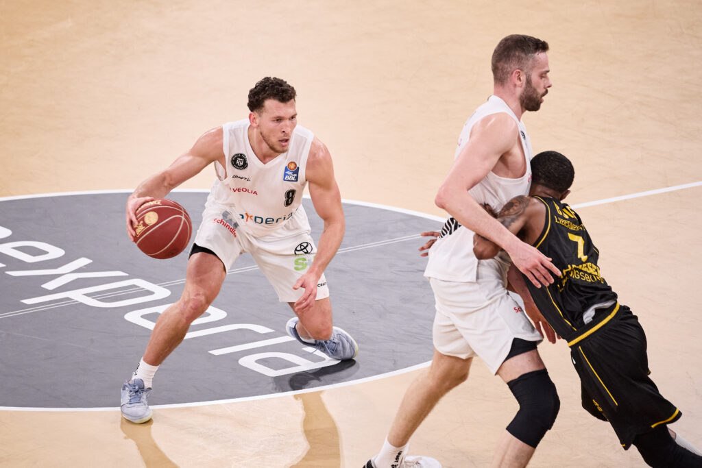 Brae Ivey am Ball gegen Ludwigsburg