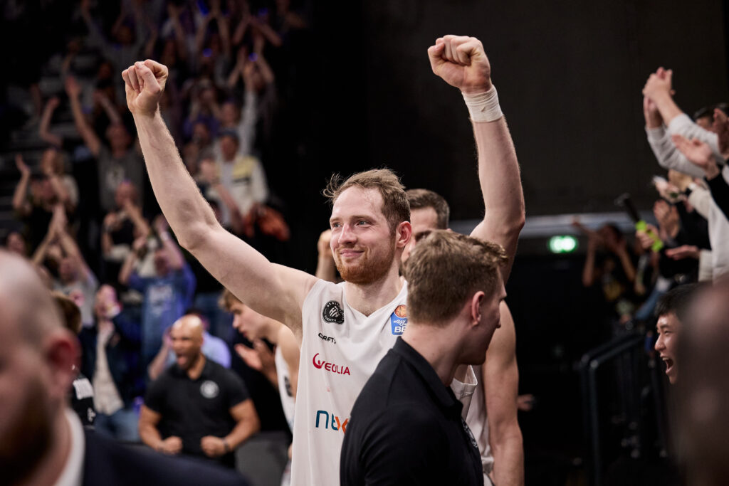 Jubel Aleksander Dziewa gegen Ludwigsburg