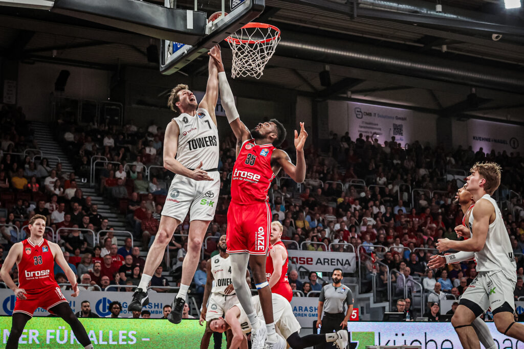 Lukas Meisner Dunk in Bamberg