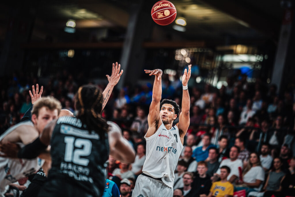 Wurf Mark Hughes gegen Crailsheim
