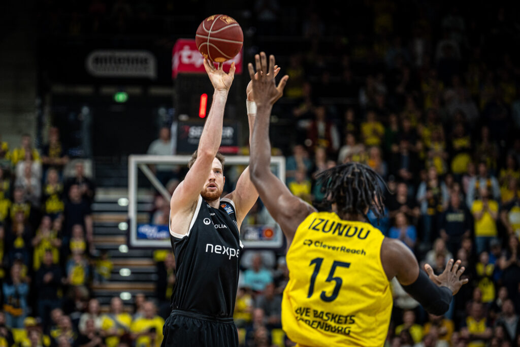 Wurf Aleksander Dziewa in Oldenburg