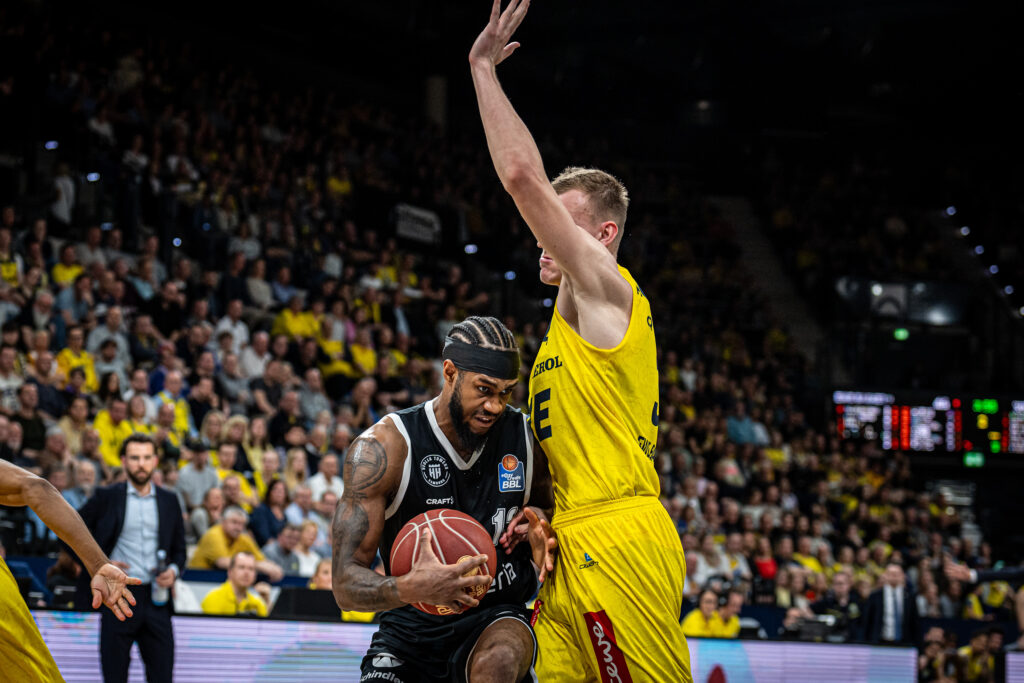 VJ King in Bedrängnis in Oldenburg