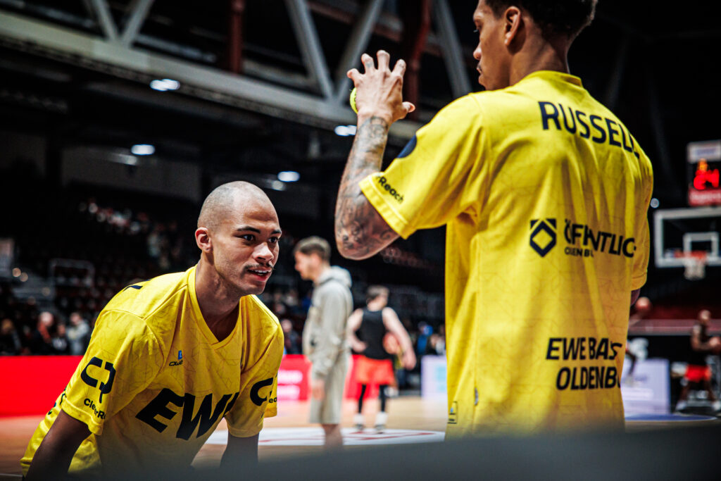 Geno Crandall und DeWayne Russel WarmUp