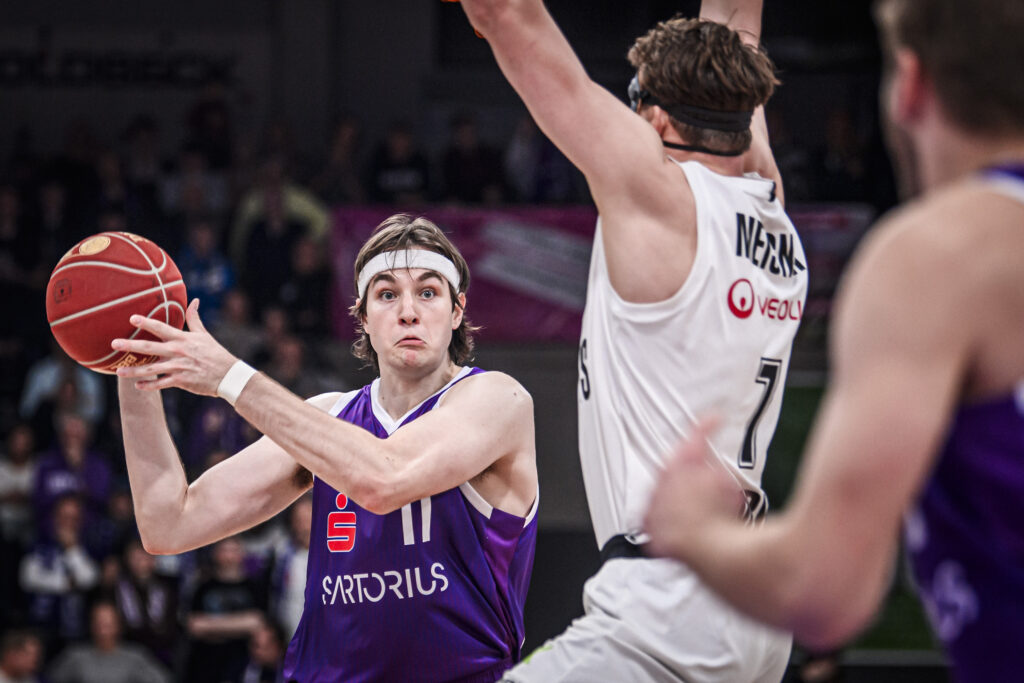Göttingens Anticevich mit dem Ball in der Hand