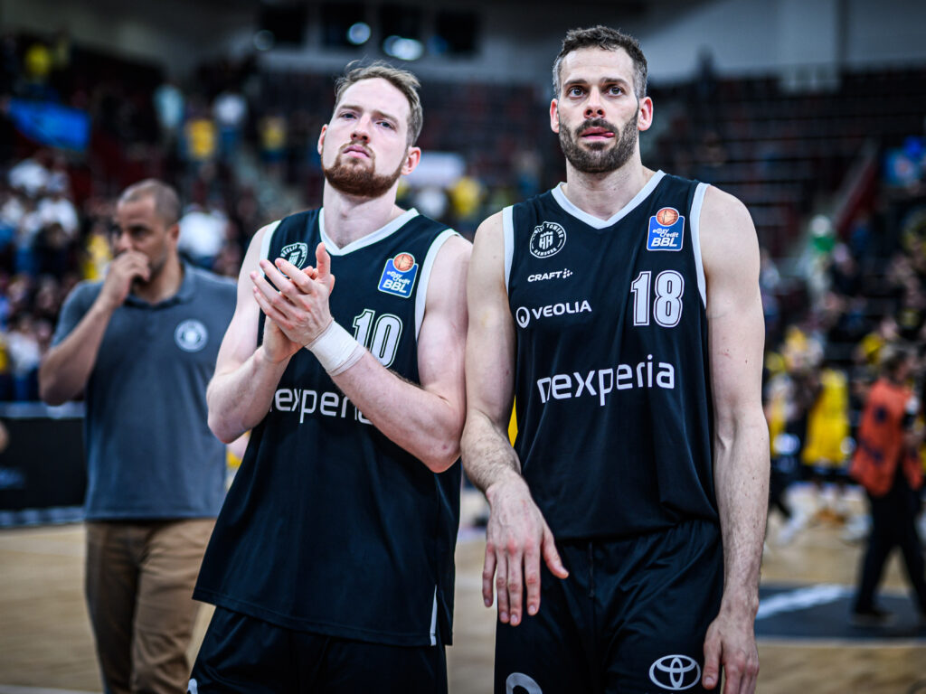 Enttäuschte Gesichter bei Aleksander Dziewa und Jonas Wohlfarth-Bottermann