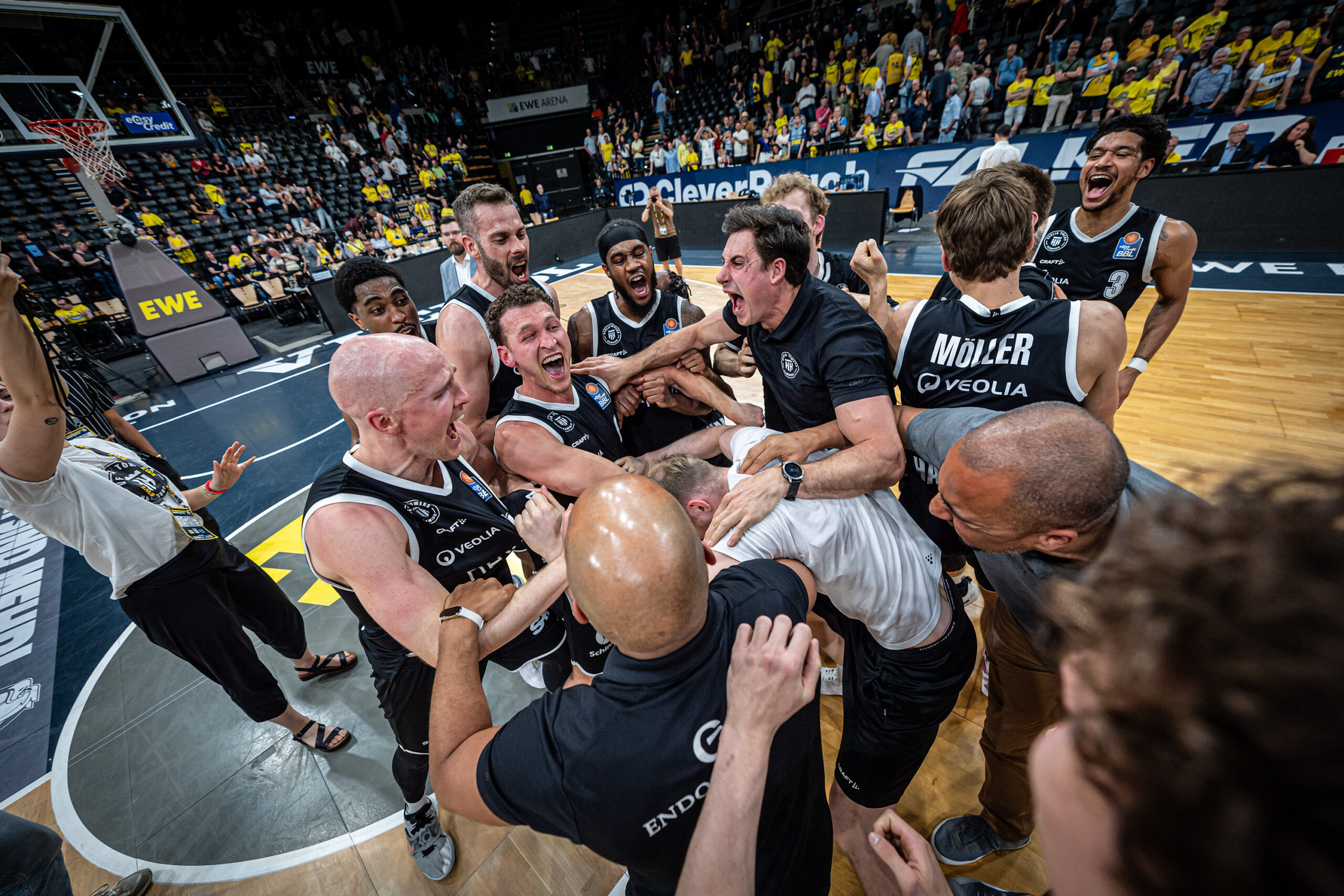 Towers Team jubelt nach Sieg